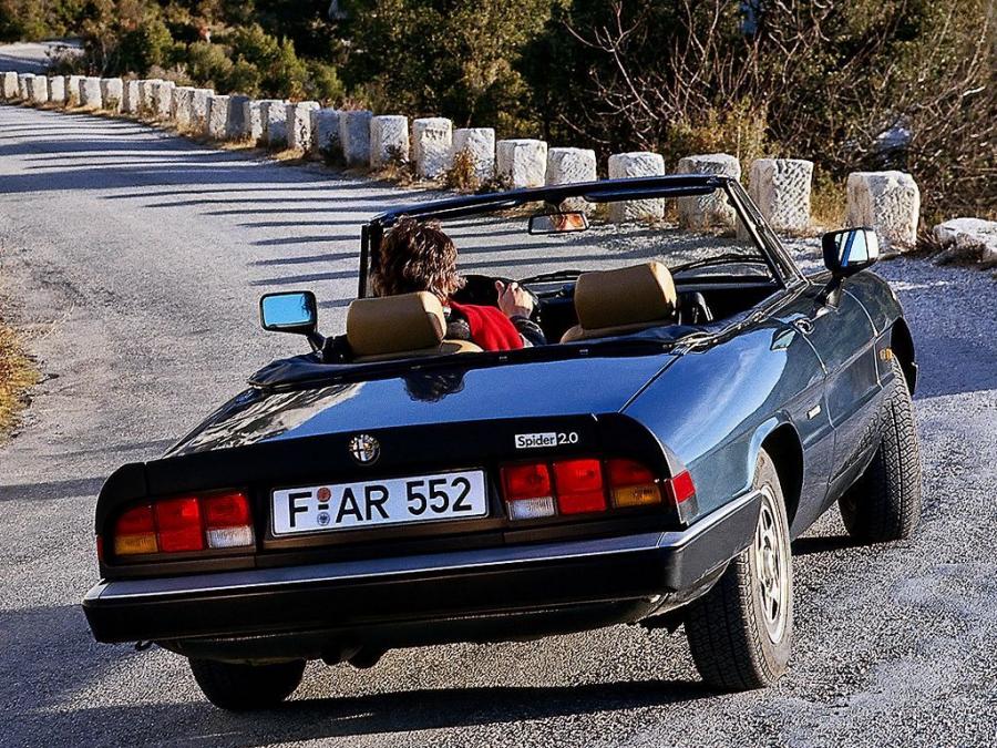  Alfa Romeo Spider 1986 года  (фото 11 из 12)